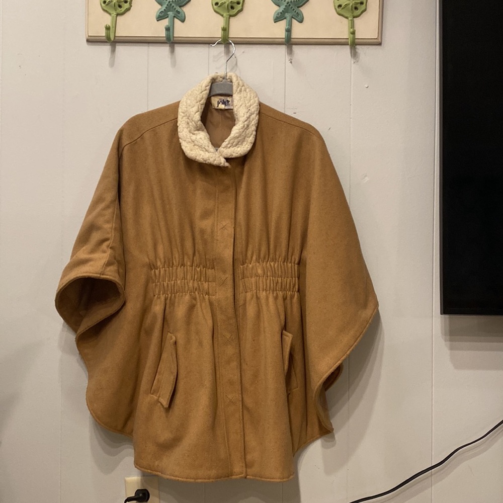 Jolt Cape Camel Color Coat Size S